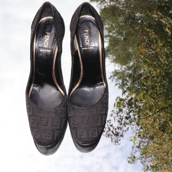 Fendi Women's Black and Brown Heels - Picture 3 of 8